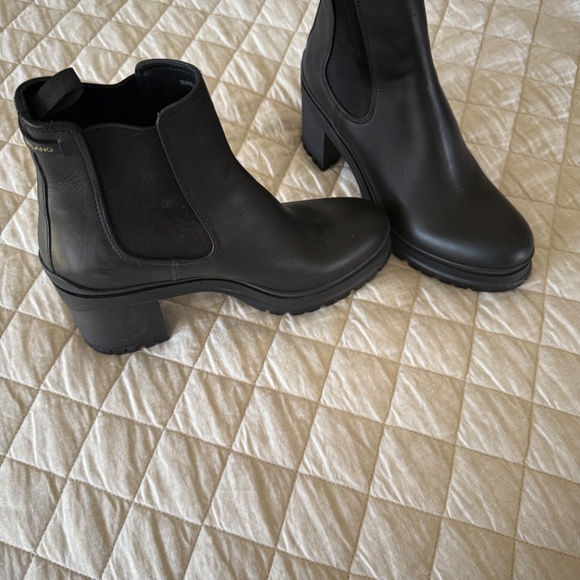 Prada boots - Picture 3 of 4